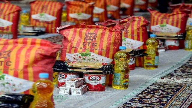 توزیع 100 بسته سبد کالا از محل عوائد موقوفه قیدار نبی(ع)خدابنده زنجان مابین خانواده های کم برخوردار