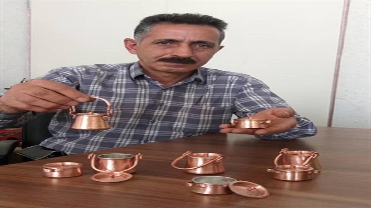 ساخت کوچک‌ترین ظرف دیزی و قابلمه مسی در زنجان