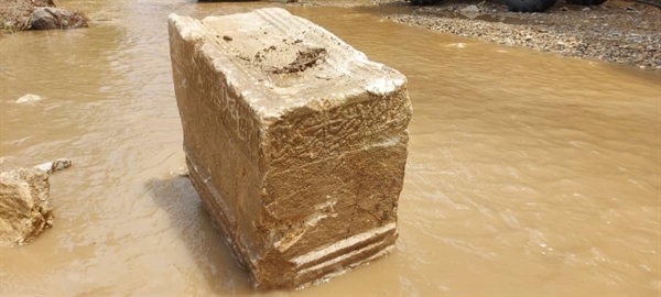 کشف کتیبه‌ سنگی 400 ساله در روستای گلابر پس از سیل