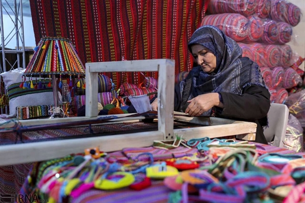 تسهیلات مشاغل خانگی در اختیار هنرمندان زنجان قرار میگیرد