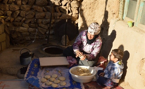 بیش از سه هزار تن آرد خام خانه پز روستایی در زنجان توزیع شد