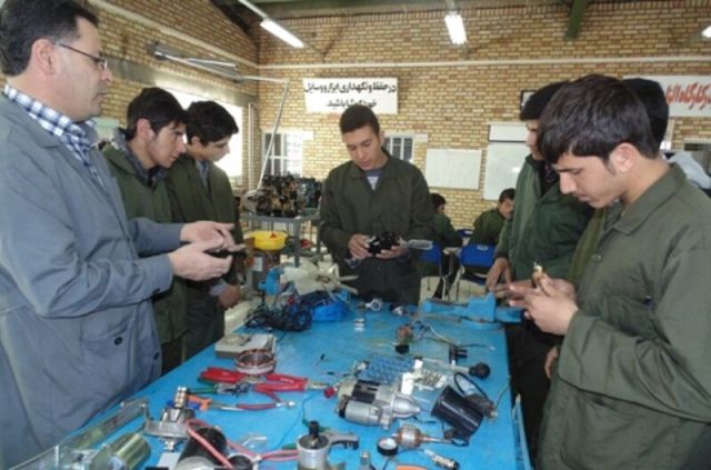 آموزش‌های مهارتی با هدف فقرزدایی با رویکرد اشتغال پایدار